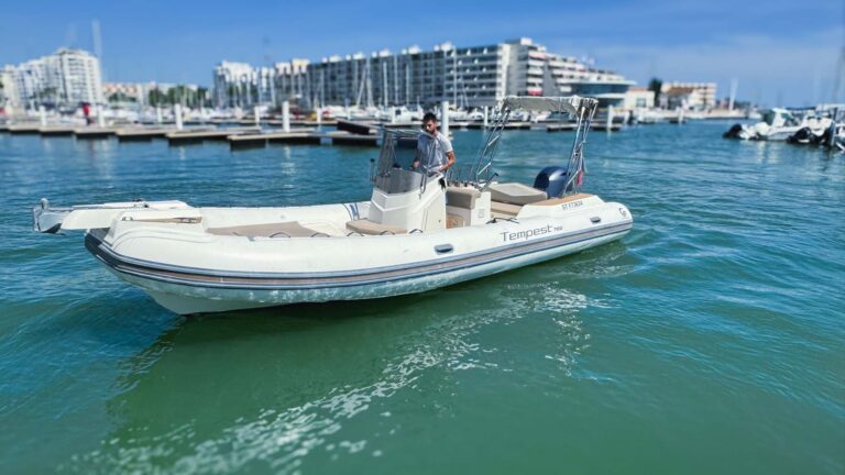 Location bateau Capelli 700 blanc Rent My Boat à Carnon