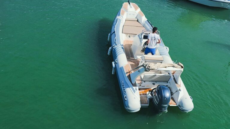 Location bateau Lomac 710 Rent My Boat à Carnon